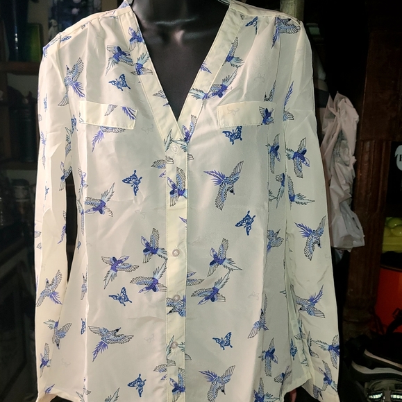 Face2Face NWT beautiful cream & blue Butterfly & bird button down - Picture 4 of 9